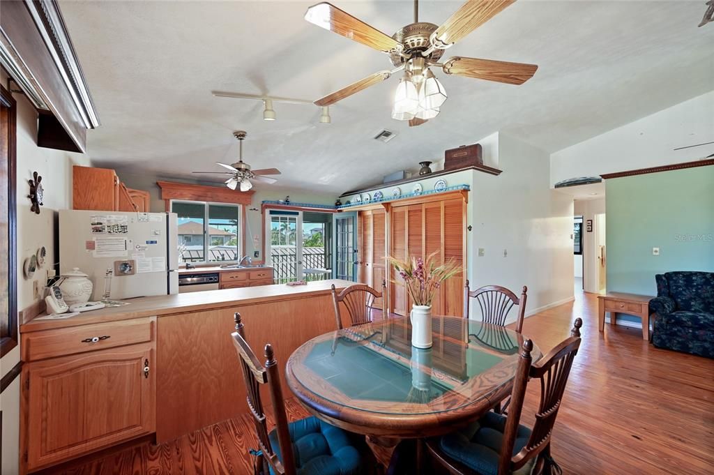 For Sale: $850,000 (3 beds, 3 baths, 1775 Square Feet)