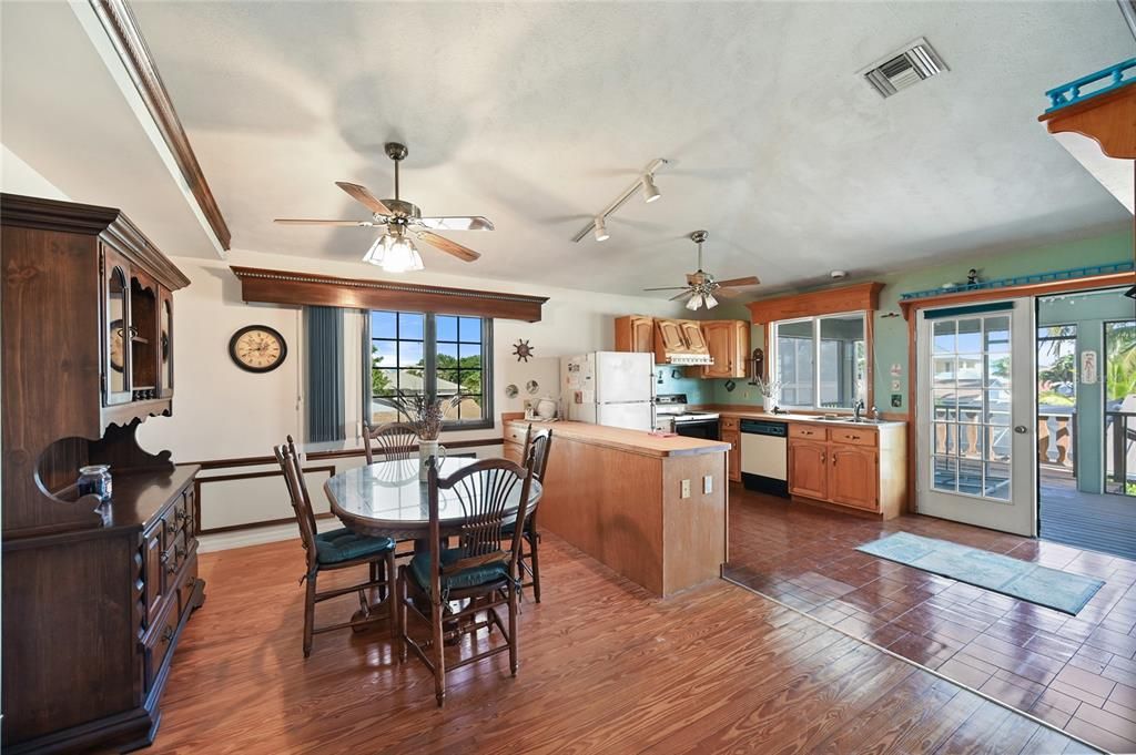 For Sale: $850,000 (3 beds, 3 baths, 1775 Square Feet)