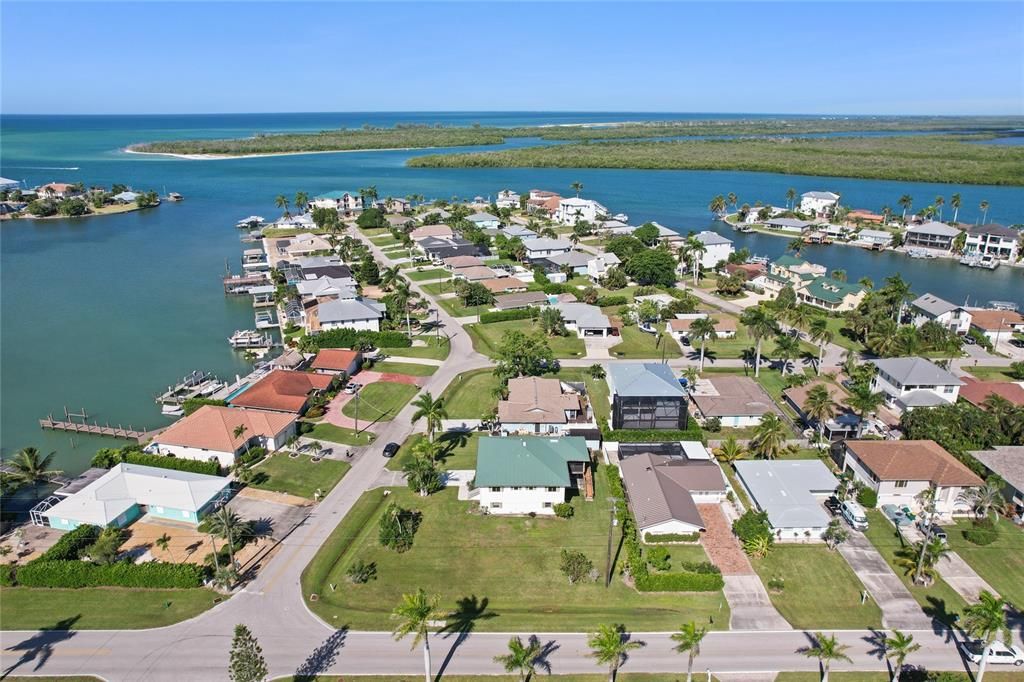 For Sale: $850,000 (3 beds, 3 baths, 1775 Square Feet)