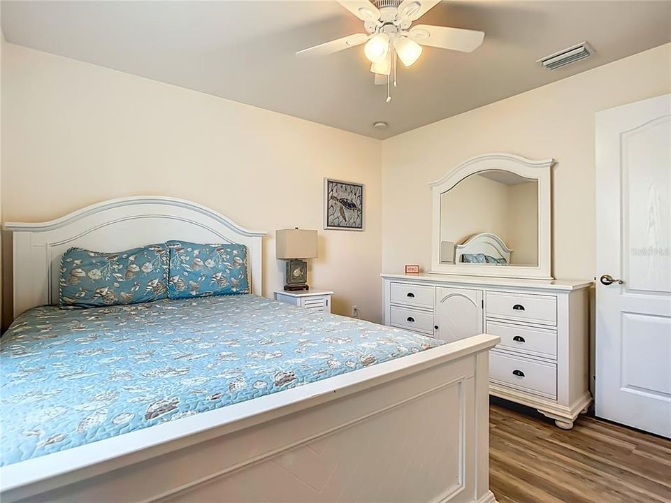 Под контрактом: $2,450 (3 спален, 2 ванн, 1659 Квадратных фут)