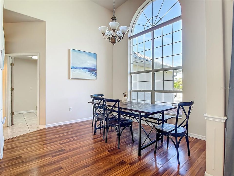 Под контрактом: $2,450 (3 спален, 2 ванн, 1659 Квадратных фут)