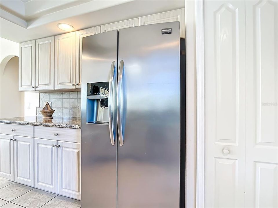 Под контрактом: $2,450 (3 спален, 2 ванн, 1659 Квадратных фут)