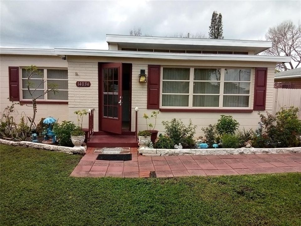 最近售出: $285,000 (2 贝兹, 1 浴室, 934 平方英尺)