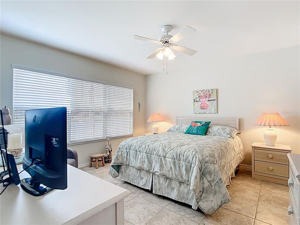 待售: $175,000 (2 贝兹, 2 浴室, 1145 平方英尺)