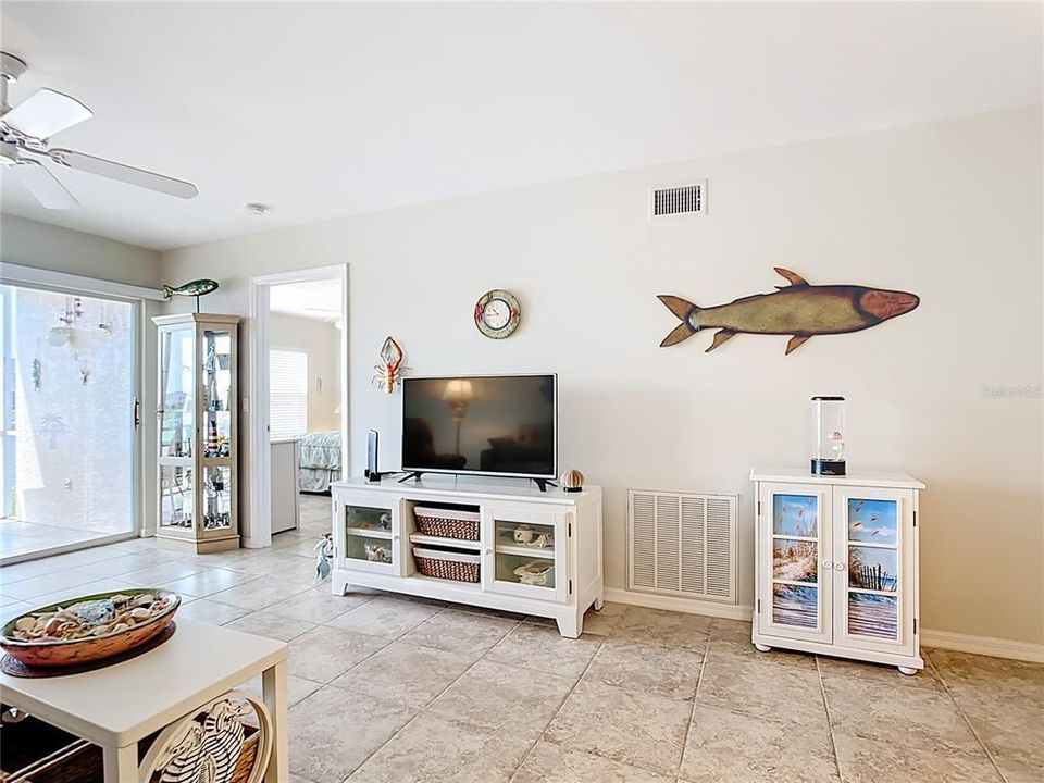 待售: $175,000 (2 贝兹, 2 浴室, 1145 平方英尺)