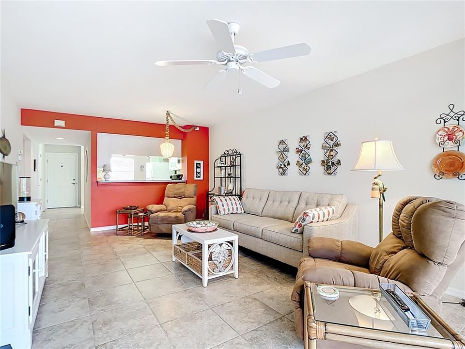 待售: $175,000 (2 贝兹, 2 浴室, 1145 平方英尺)