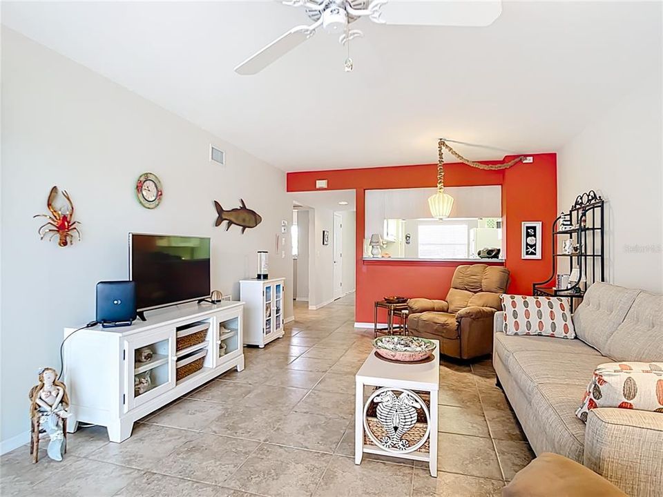 待售: $175,000 (2 贝兹, 2 浴室, 1145 平方英尺)