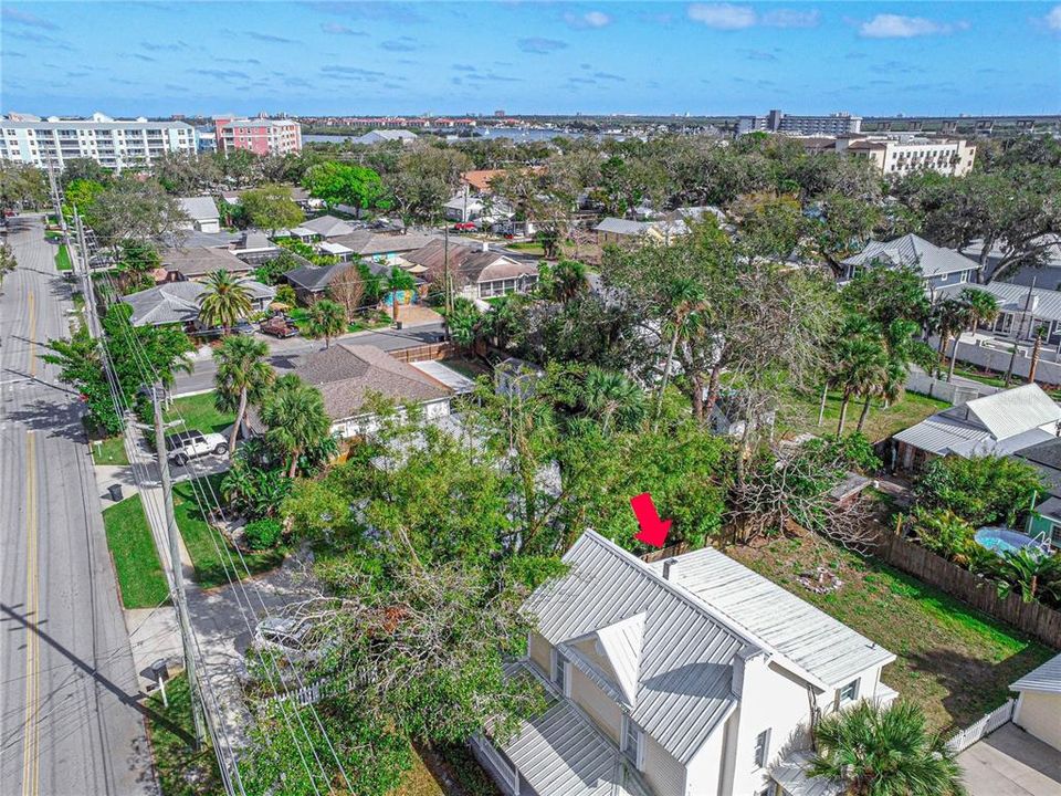 Activo con contrato: $600,000 (5 camas, 3 baños, 1818 Pies cuadrados)