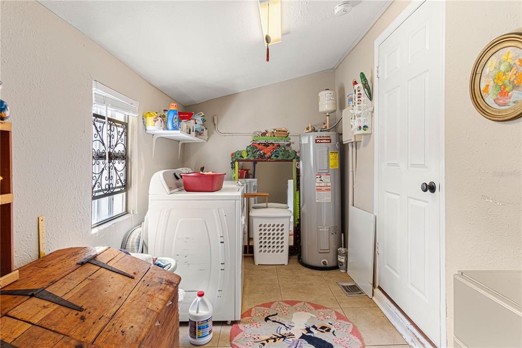 Activo con contrato: $600,000 (5 camas, 3 baños, 1818 Pies cuadrados)