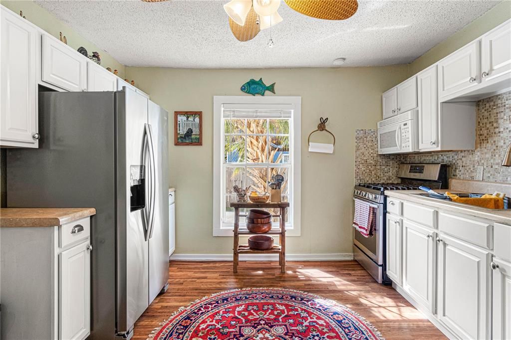 Activo con contrato: $600,000 (5 camas, 3 baños, 1818 Pies cuadrados)