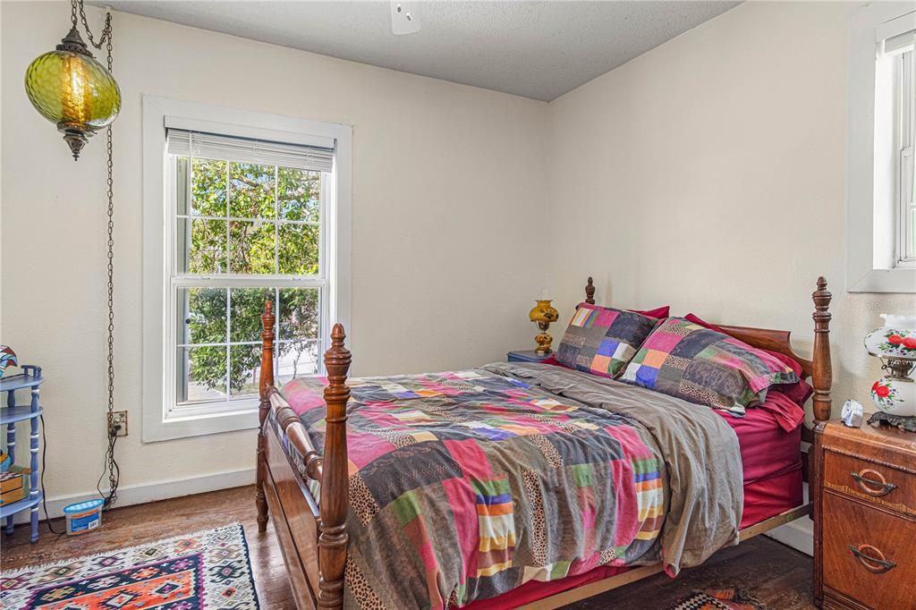 Activo con contrato: $600,000 (5 camas, 3 baños, 1818 Pies cuadrados)