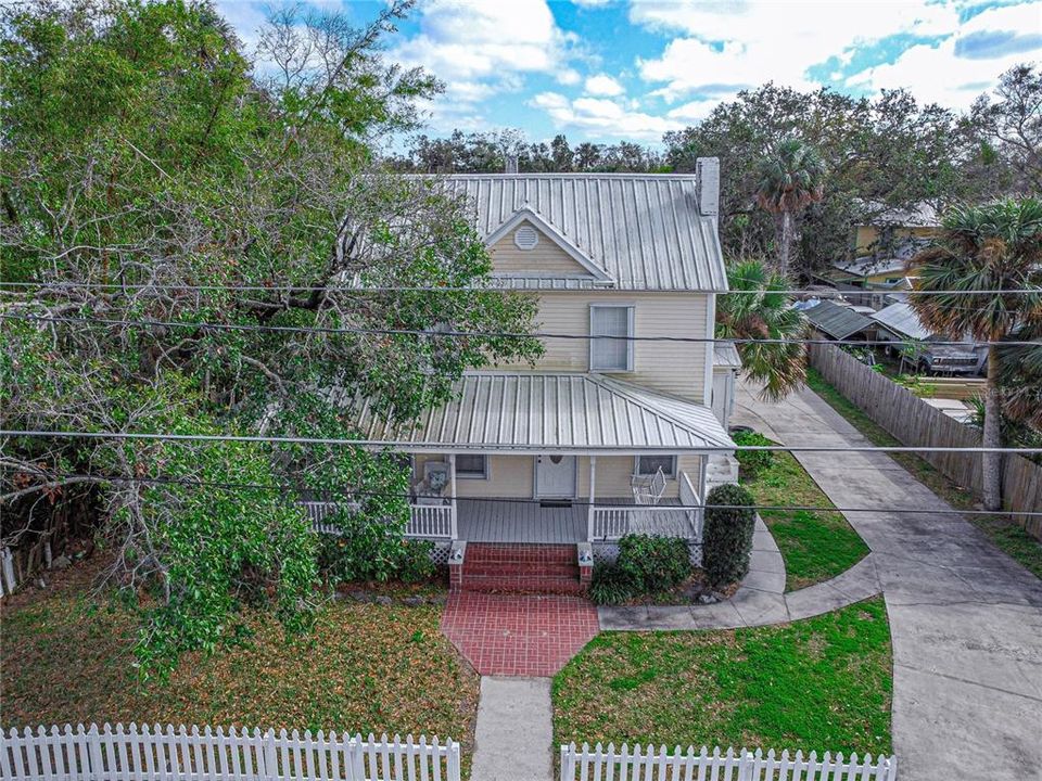 Activo con contrato: $600,000 (5 camas, 3 baños, 1818 Pies cuadrados)