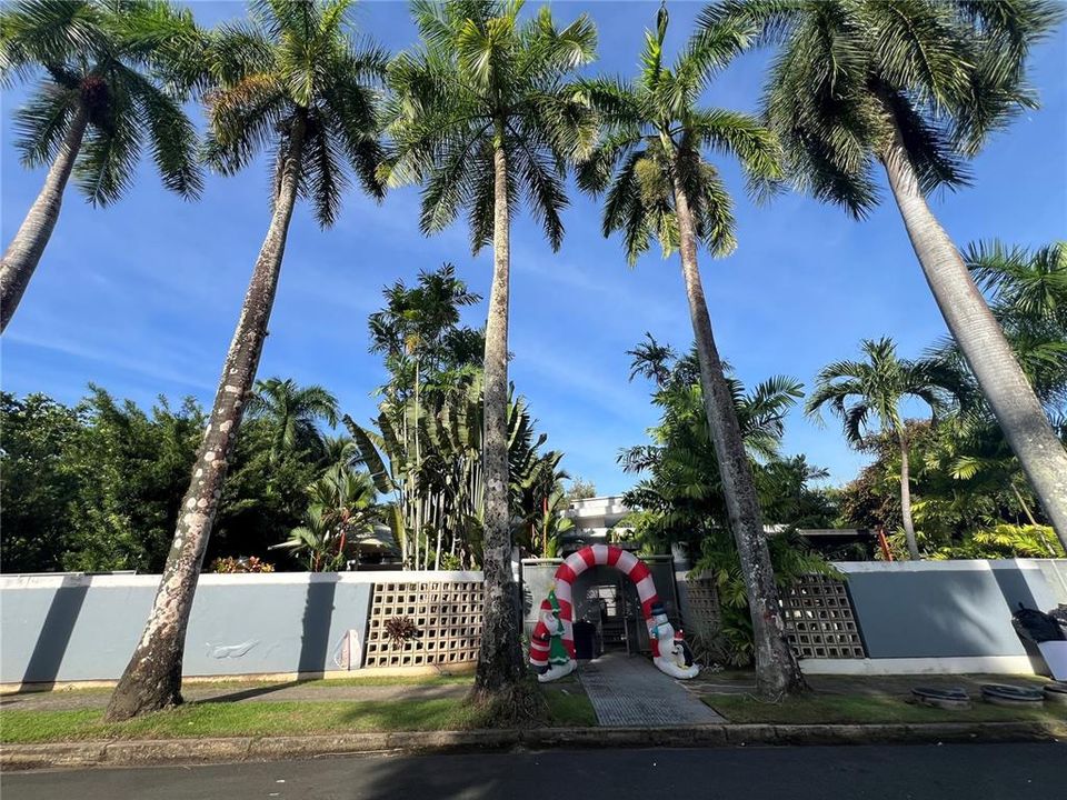 Recently Sold: $1,150,000 (5 beds, 4 baths, 3632 Square Feet)