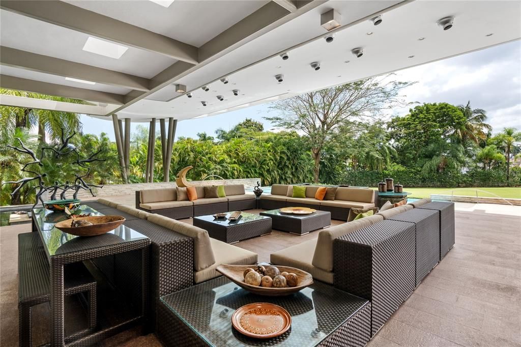 For Sale: $10,000,000 (7 beds, 8 baths, 10000 Square Feet)