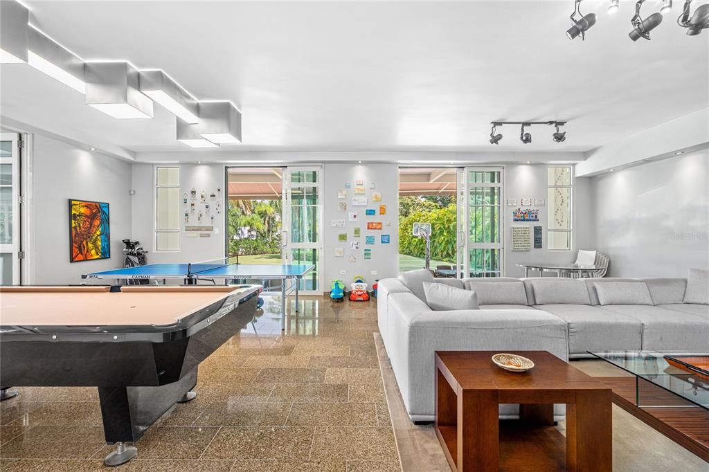 For Sale: $10,000,000 (7 beds, 8 baths, 10000 Square Feet)