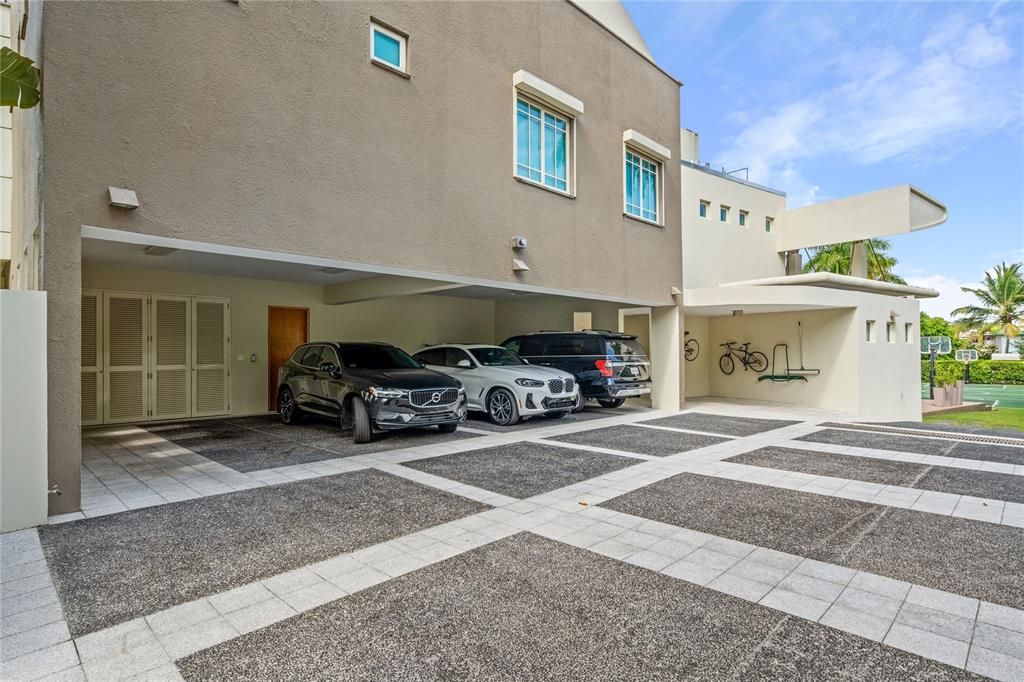 For Sale: $10,000,000 (7 beds, 8 baths, 10000 Square Feet)