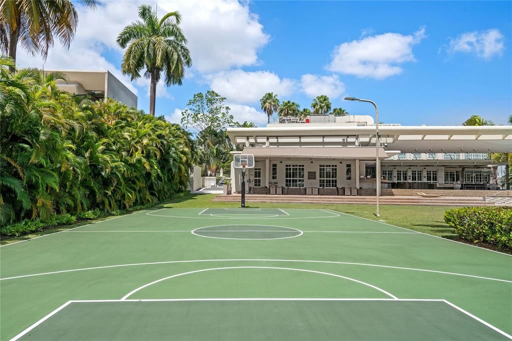 For Sale: $10,000,000 (7 beds, 8 baths, 10000 Square Feet)