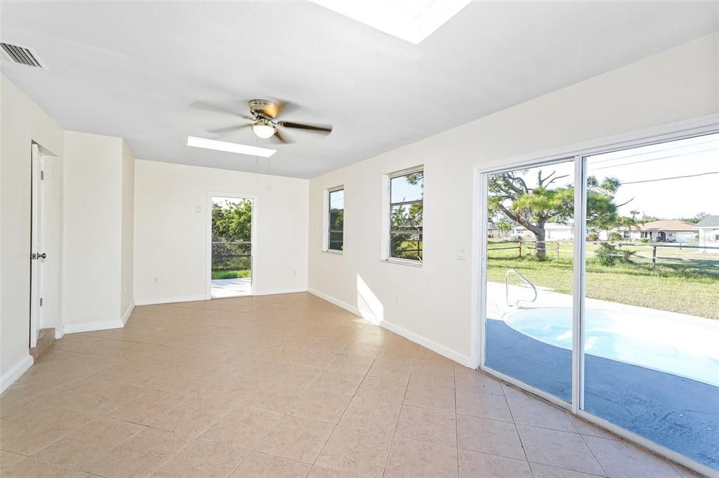 Active With Contract: $249,900 (3 beds, 2 baths, 1534 Square Feet)