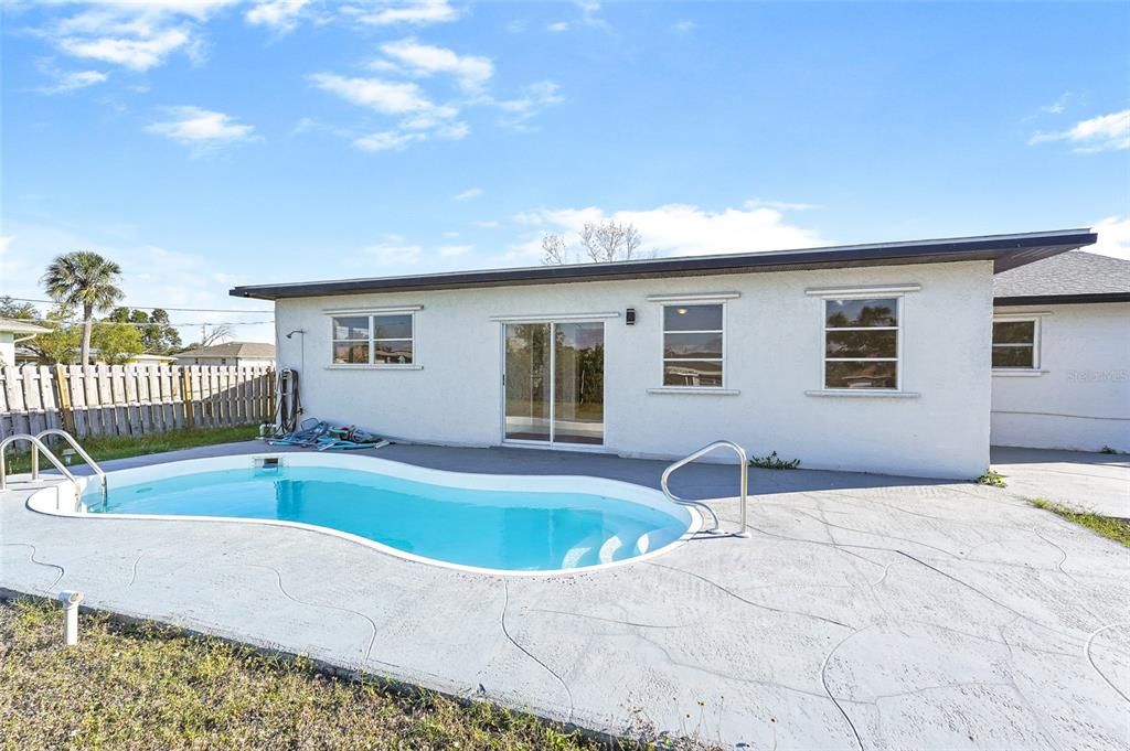 Active With Contract: $249,900 (3 beds, 2 baths, 1534 Square Feet)