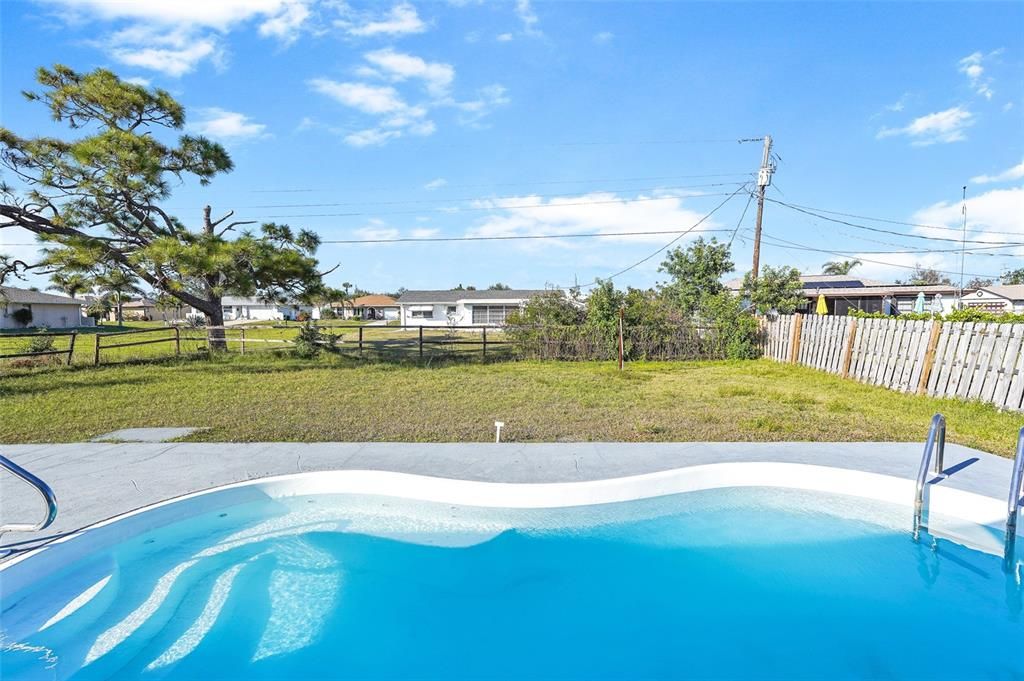 Active With Contract: $249,900 (3 beds, 2 baths, 1534 Square Feet)