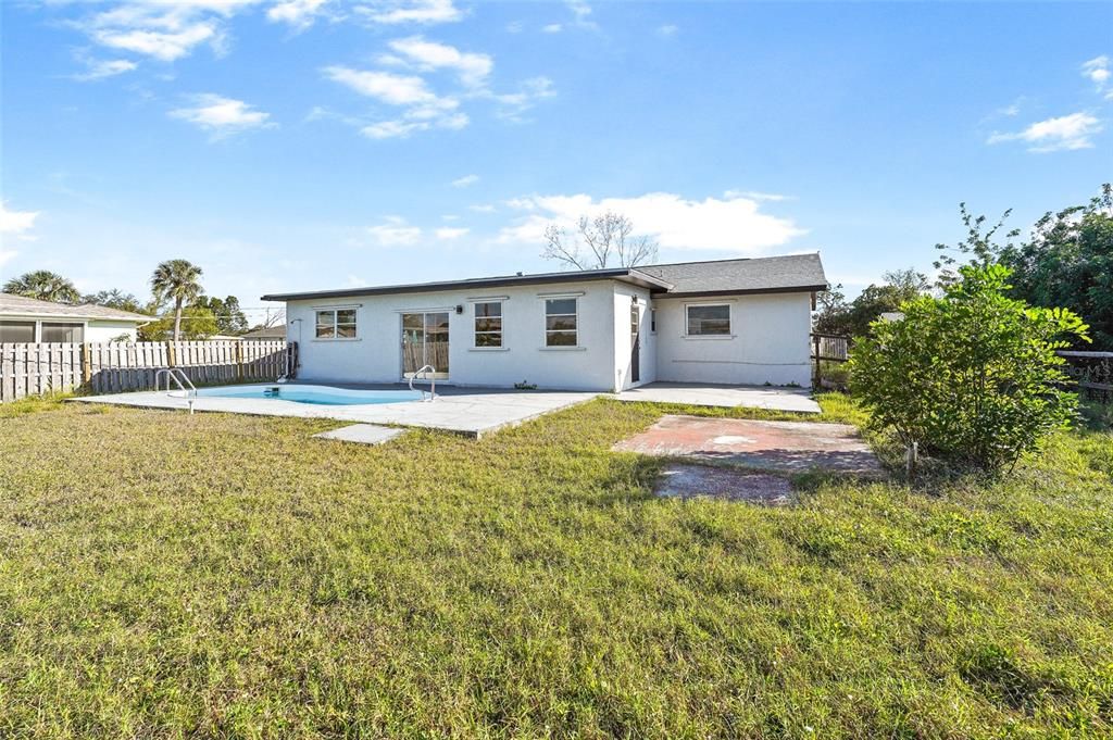 Active With Contract: $249,900 (3 beds, 2 baths, 1534 Square Feet)