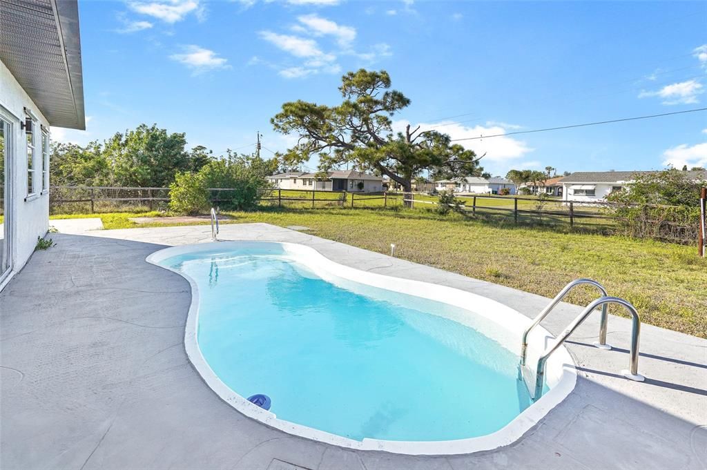 Active With Contract: $249,900 (3 beds, 2 baths, 1534 Square Feet)