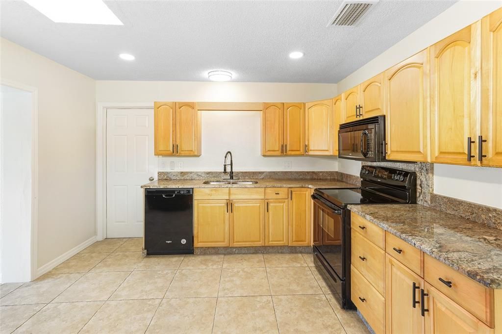 Active With Contract: $249,900 (3 beds, 2 baths, 1534 Square Feet)