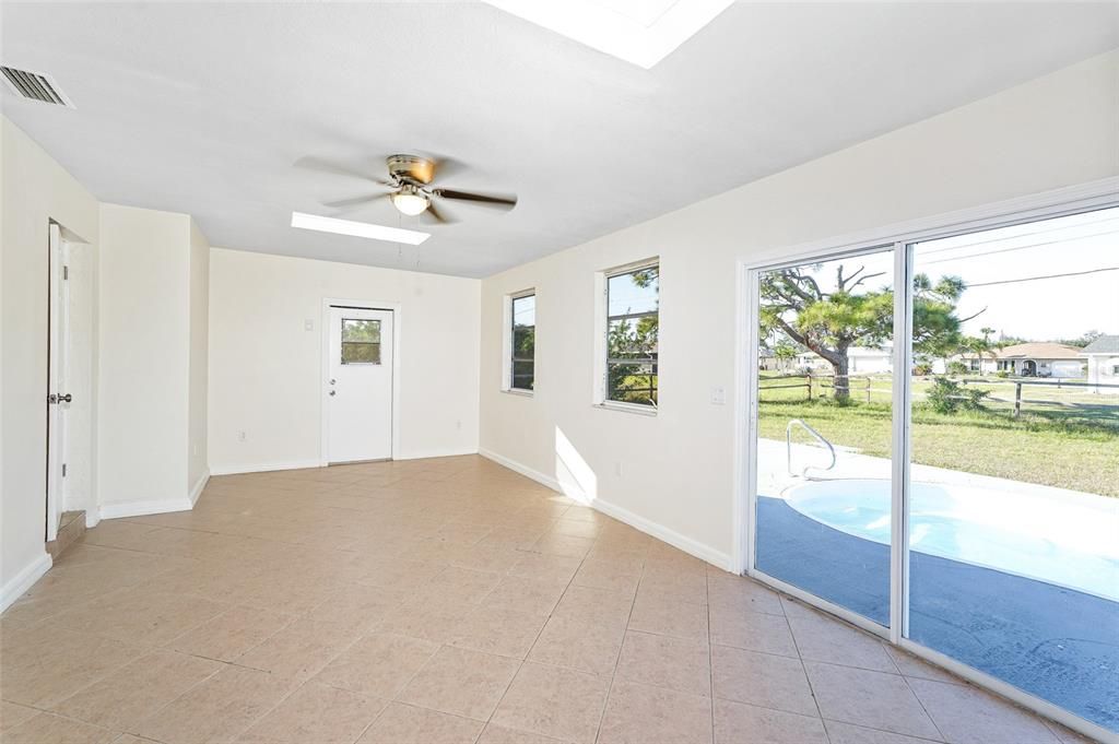 Active With Contract: $249,900 (3 beds, 2 baths, 1534 Square Feet)