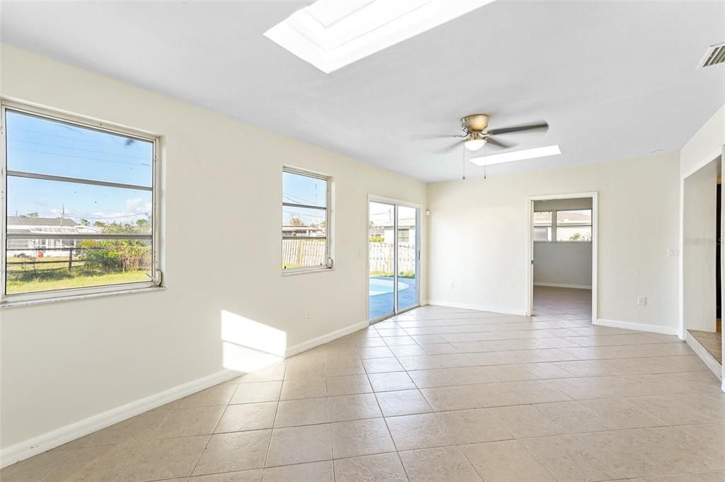 Active With Contract: $249,900 (3 beds, 2 baths, 1534 Square Feet)