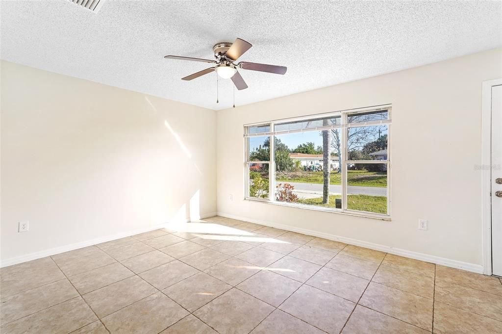 Active With Contract: $249,900 (3 beds, 2 baths, 1534 Square Feet)