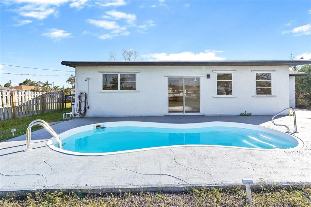 Active With Contract: $249,900 (3 beds, 2 baths, 1534 Square Feet)