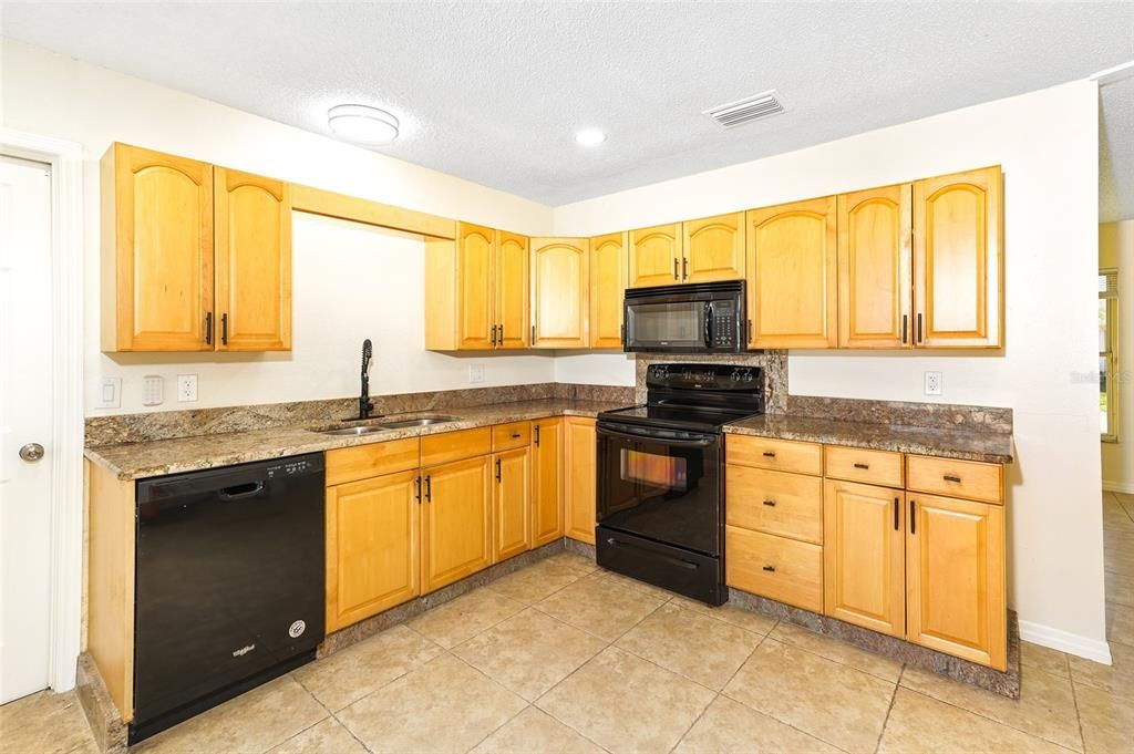 Active With Contract: $249,900 (3 beds, 2 baths, 1534 Square Feet)