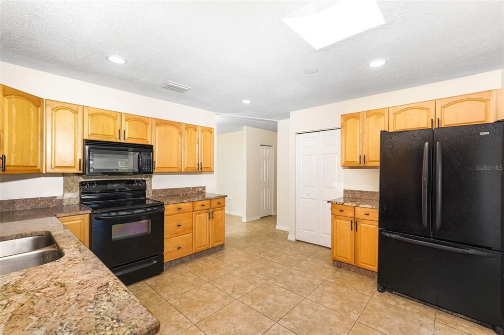 Active With Contract: $249,900 (3 beds, 2 baths, 1534 Square Feet)