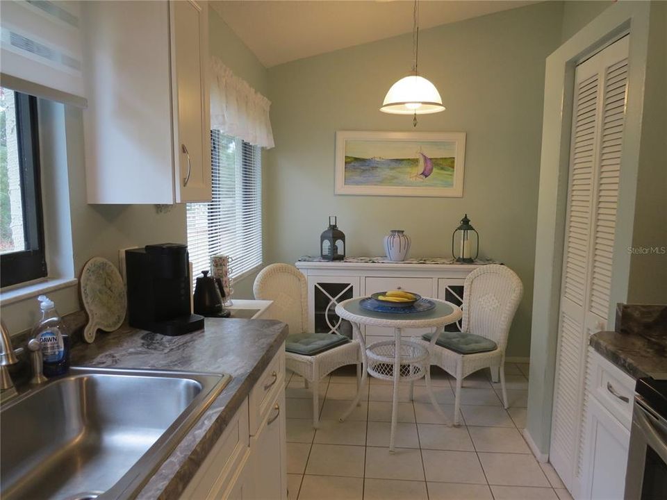 For Sale: $150,000 (2 beds, 2 baths, 1103 Square Feet)