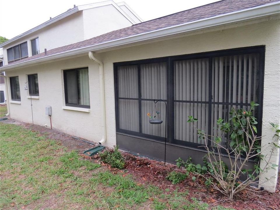 For Sale: $150,000 (2 beds, 2 baths, 1103 Square Feet)