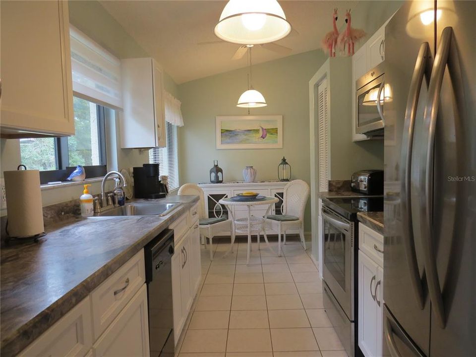 For Sale: $150,000 (2 beds, 2 baths, 1103 Square Feet)