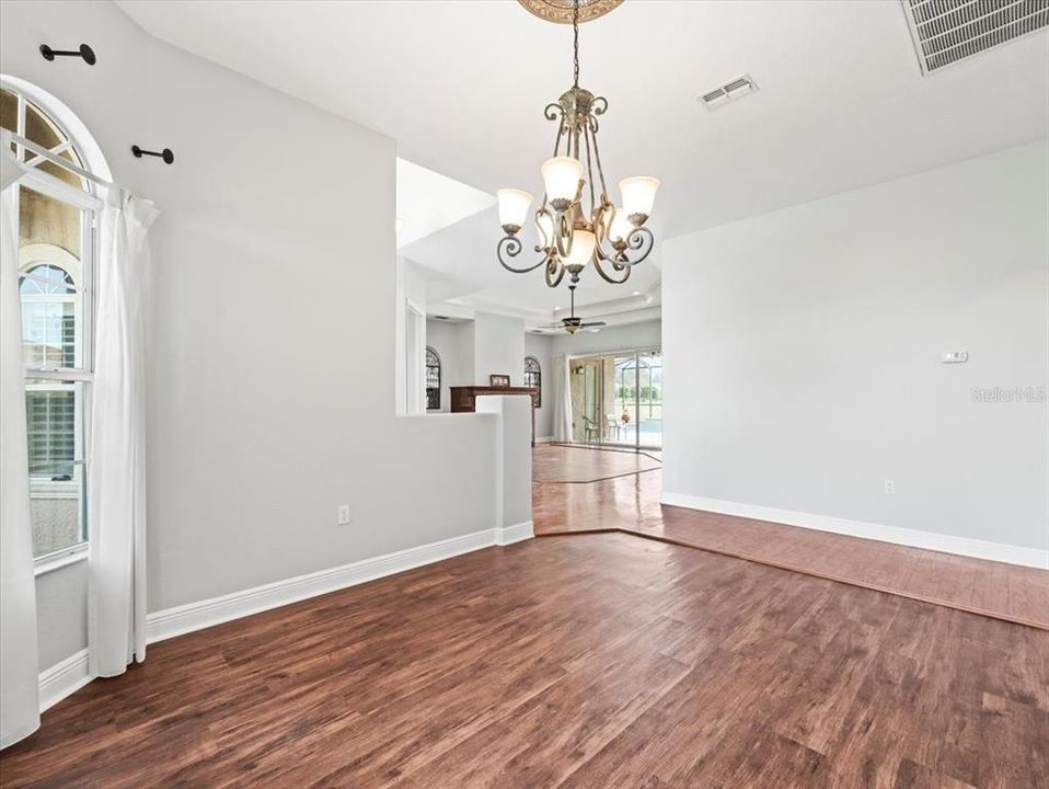 Activo con contrato: $674,990 (3 camas, 2 baños, 3028 Pies cuadrados)