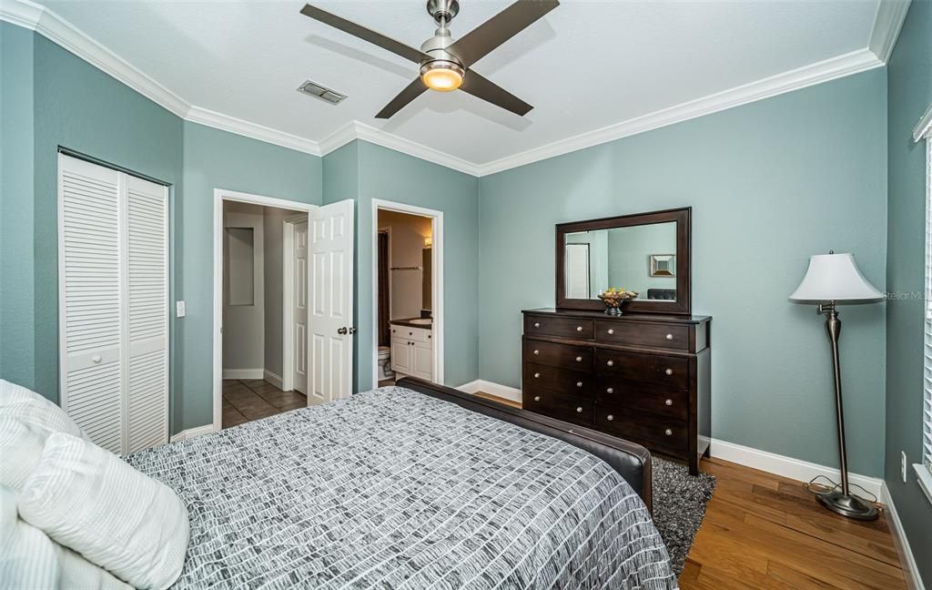 For Sale: $289,000 (2 beds, 2 baths, 1165 Square Feet)