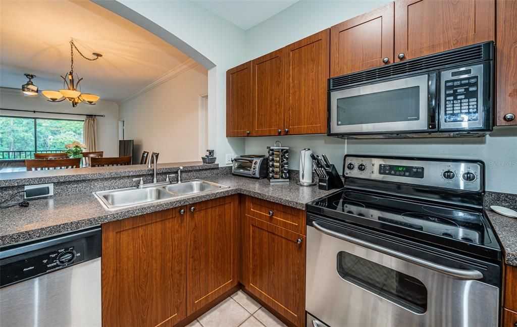 For Sale: $289,000 (2 beds, 2 baths, 1165 Square Feet)