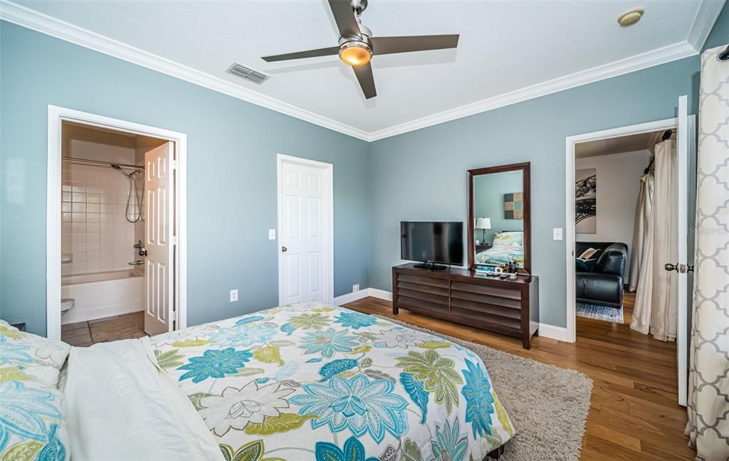 For Sale: $289,000 (2 beds, 2 baths, 1165 Square Feet)