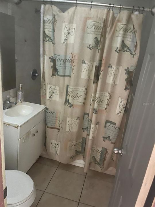 Activo con contrato: $239,000 (3 camas, 1 baños, 852 Pies cuadrados)