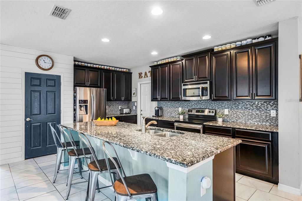 Active With Contract: $450,000 (5 beds, 3 baths, 2592 Square Feet)