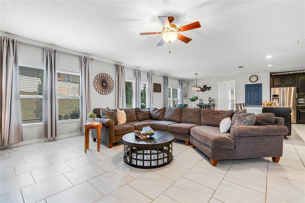 Active With Contract: $450,000 (5 beds, 3 baths, 2592 Square Feet)