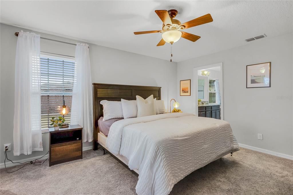 Active With Contract: $450,000 (5 beds, 3 baths, 2592 Square Feet)