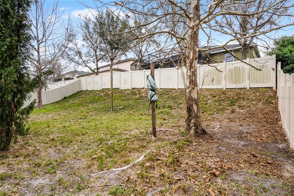 Active With Contract: $450,000 (5 beds, 3 baths, 2592 Square Feet)