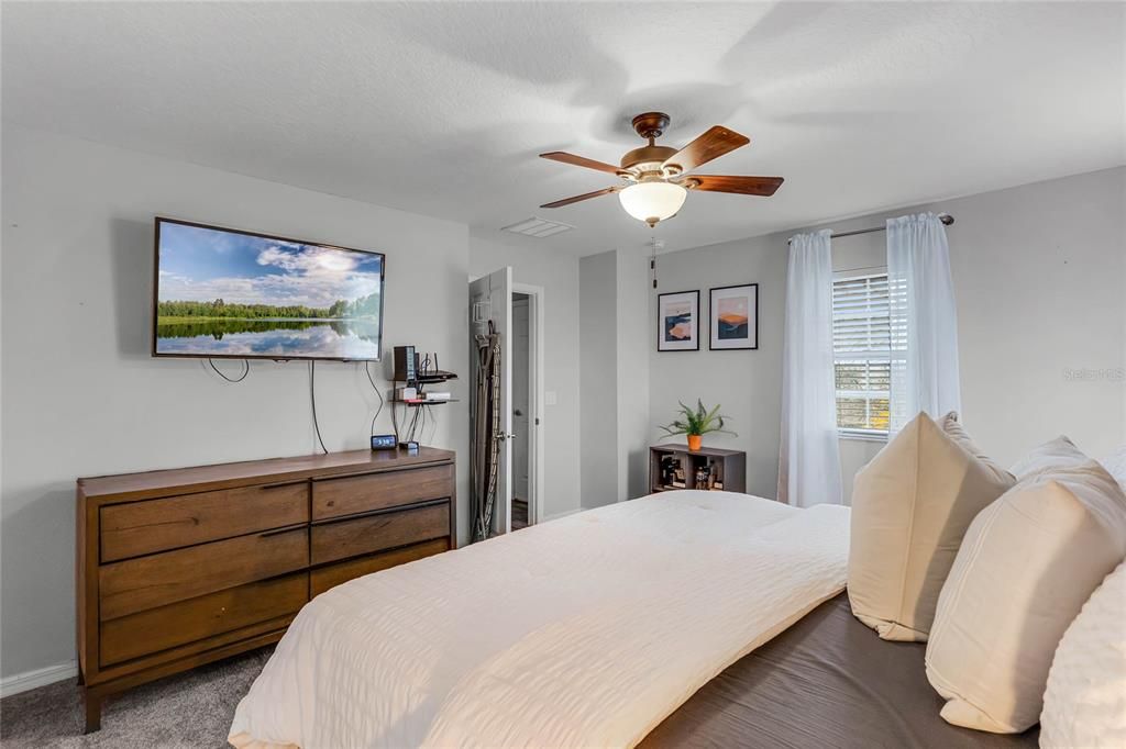 Active With Contract: $450,000 (5 beds, 3 baths, 2592 Square Feet)