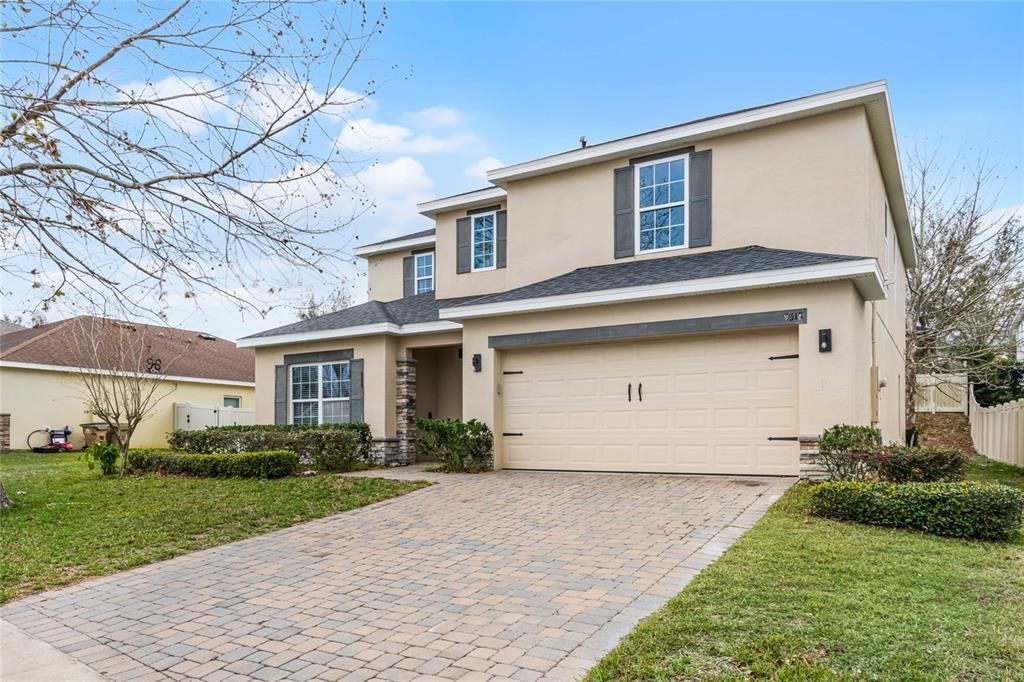 Active With Contract: $450,000 (5 beds, 3 baths, 2592 Square Feet)