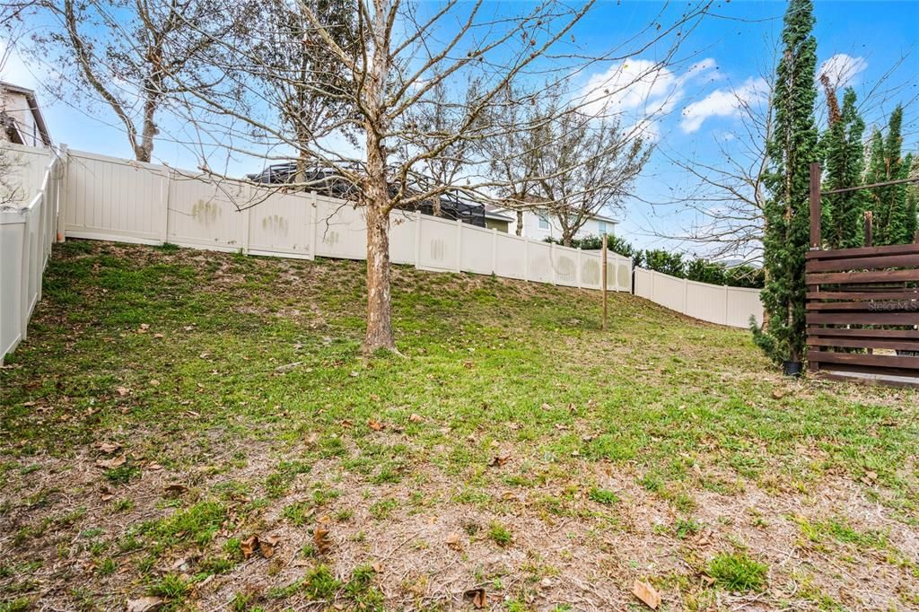 Active With Contract: $450,000 (5 beds, 3 baths, 2592 Square Feet)