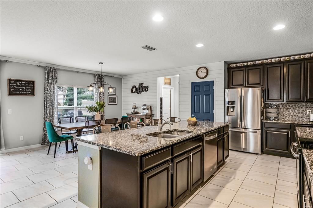 Active With Contract: $450,000 (5 beds, 3 baths, 2592 Square Feet)