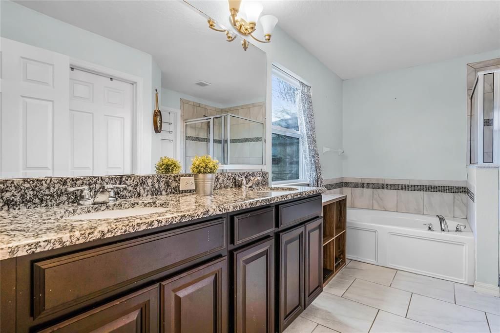 Active With Contract: $450,000 (5 beds, 3 baths, 2592 Square Feet)